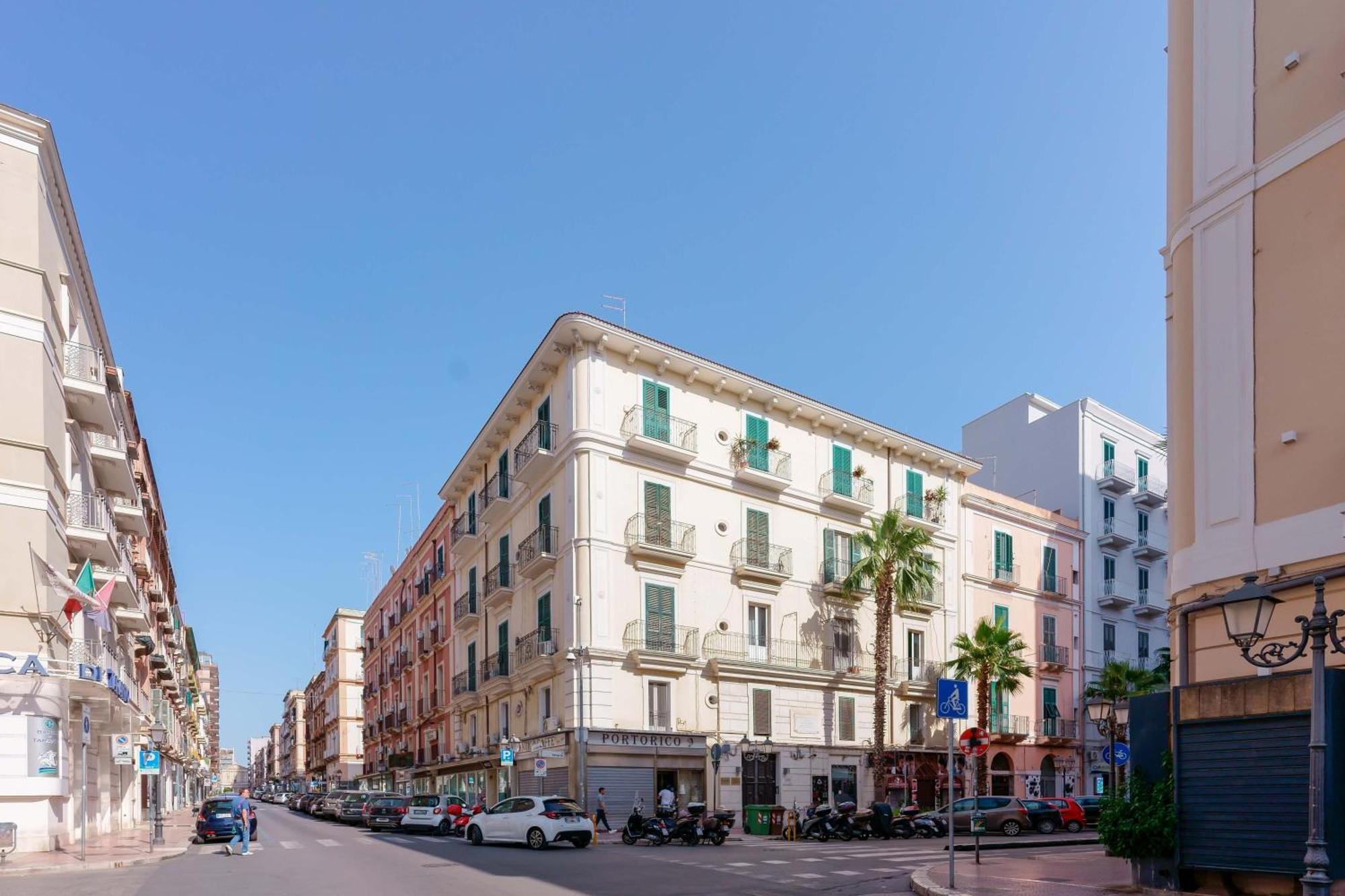Palazzo Berardi Bed and Breakfast Taranto Exteriör bild