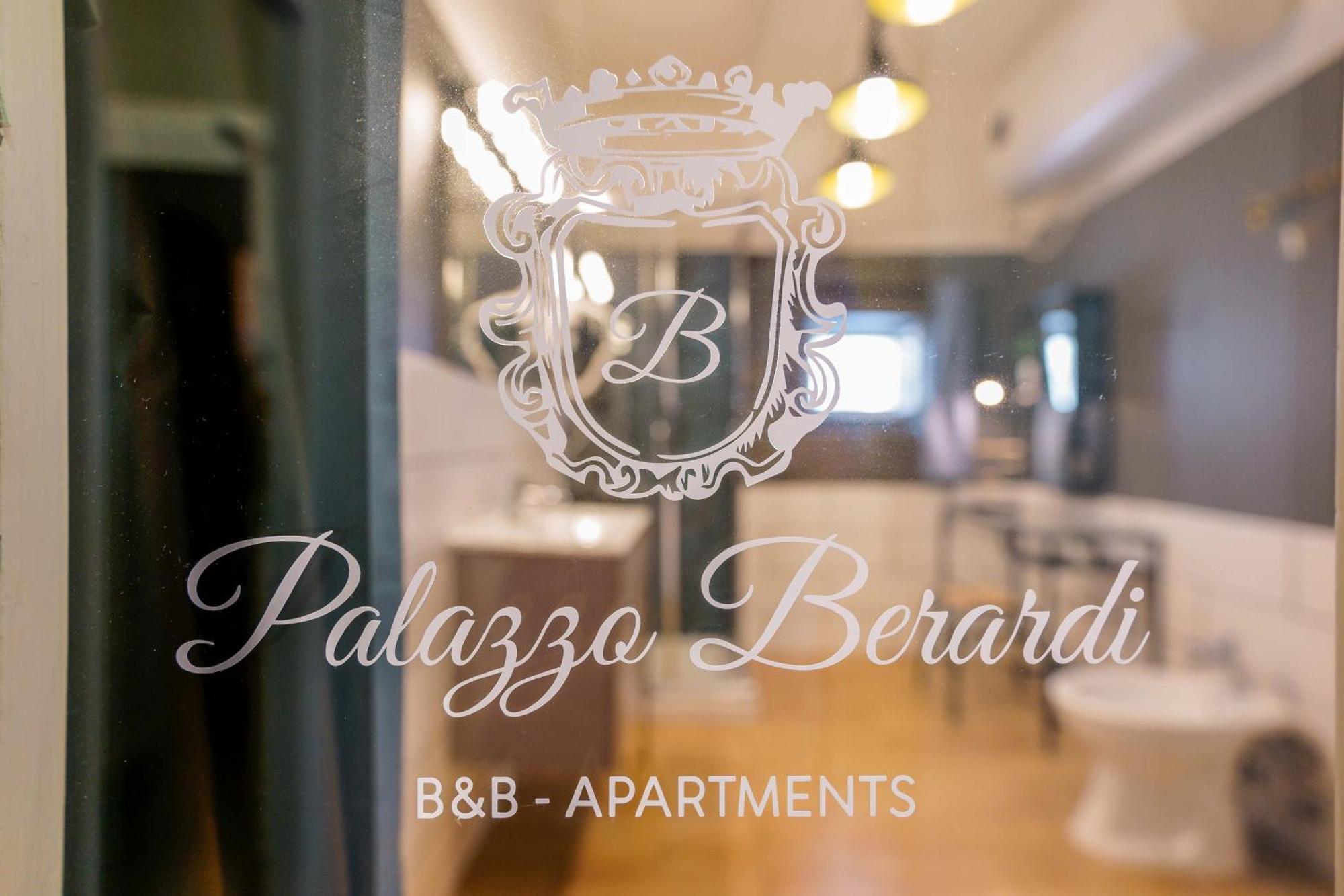 Palazzo Berardi Bed and Breakfast Taranto Exteriör bild