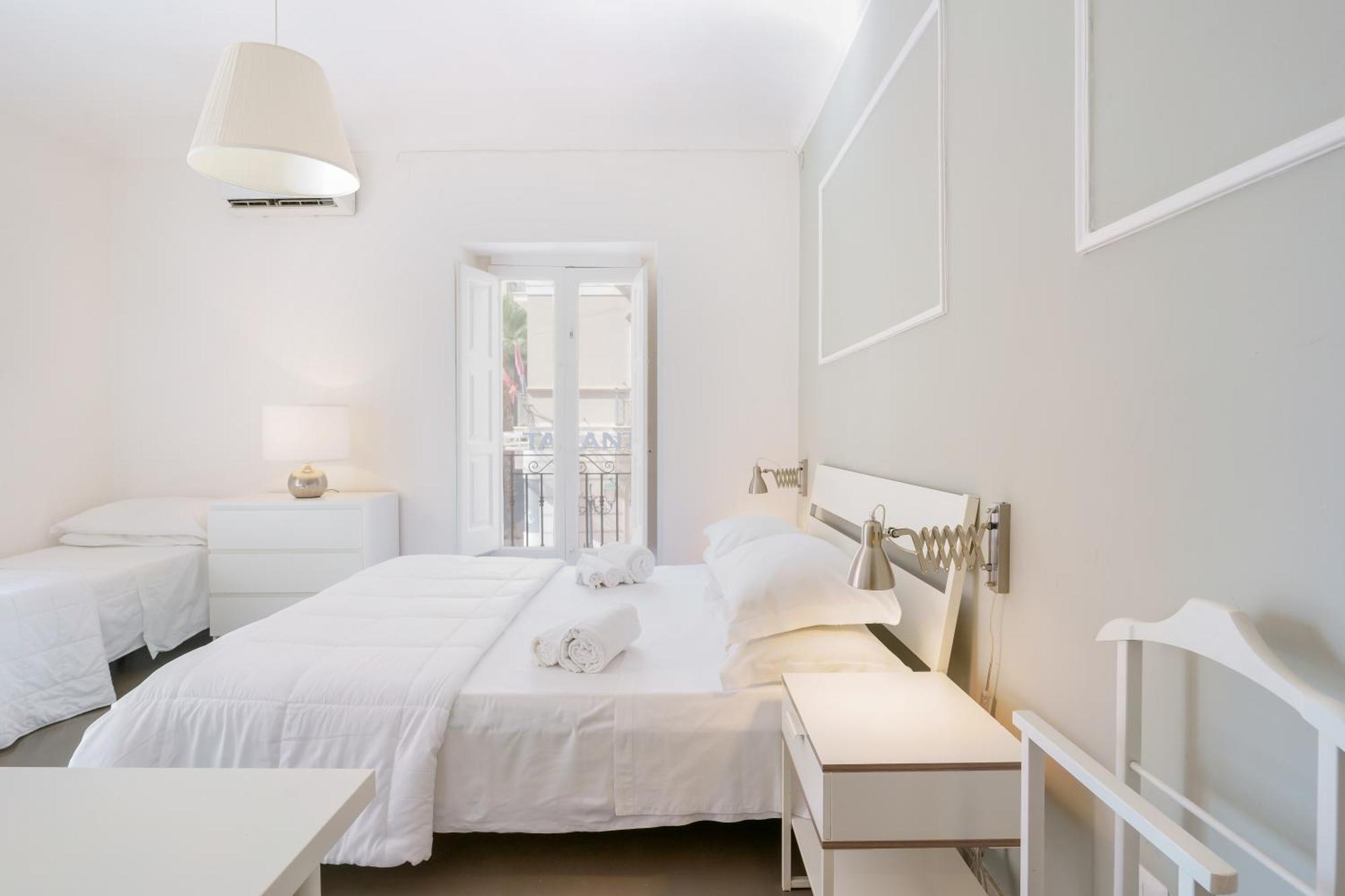 Palazzo Berardi Bed and Breakfast Taranto Exteriör bild