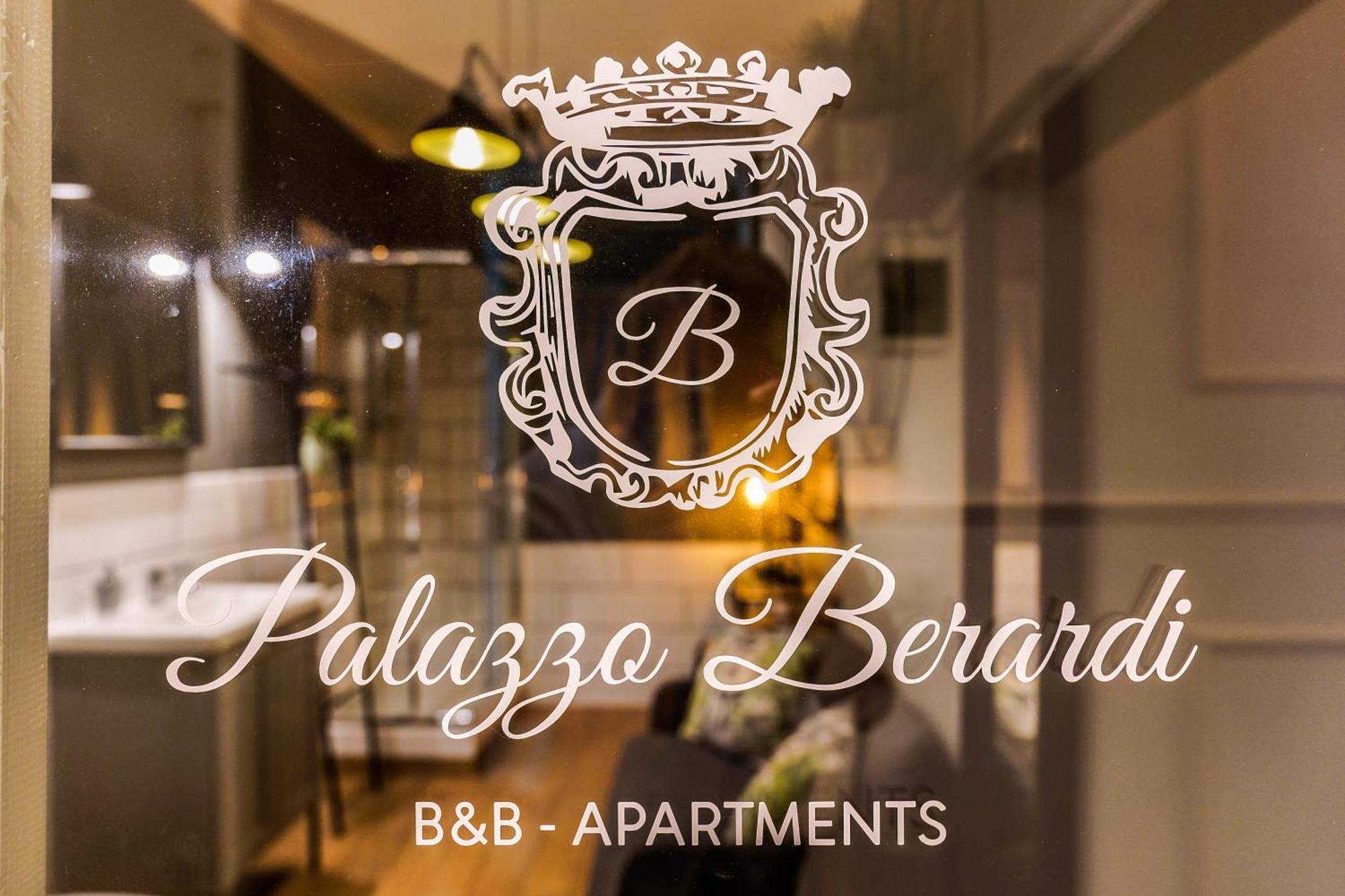 Palazzo Berardi Bed and Breakfast Taranto Exteriör bild