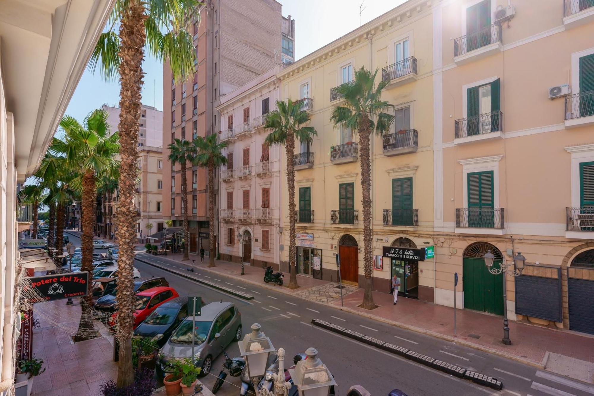 Palazzo Berardi Bed and Breakfast Taranto Exteriör bild