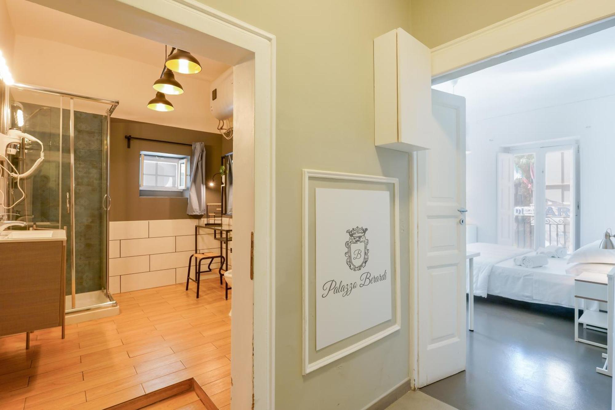 Palazzo Berardi Bed and Breakfast Taranto Exteriör bild
